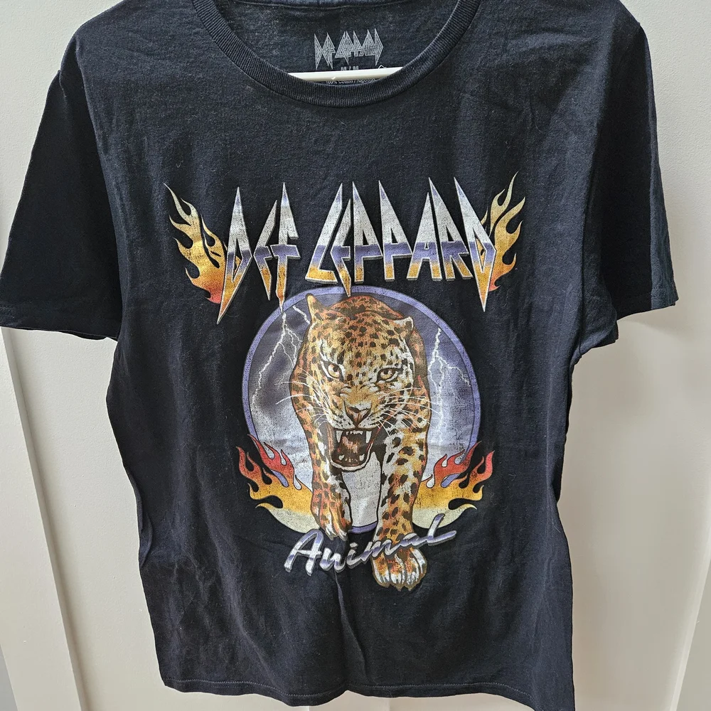 Def Leppard Black 'Animal' Graphic Short Sleeve Tee Size Medium - Picture 2 of 6